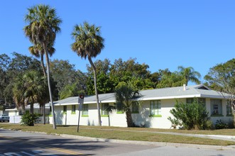 Coastwood Apartments in Sarasota, FL - Building Photo - Building Photo