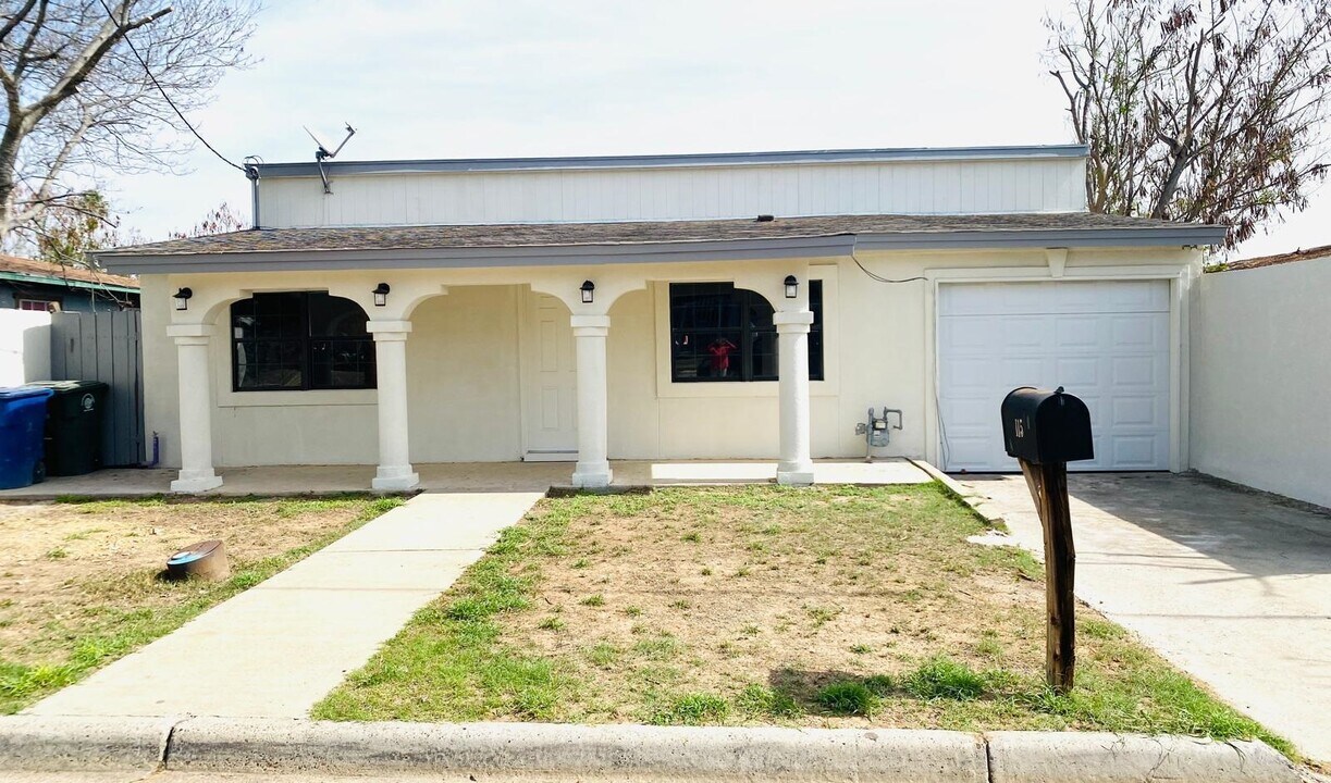 115 S Urbahn Ave in Laredo, TX - Building Photo