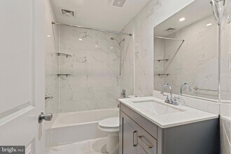 618 South St, Unit 2 in Philadelphia, PA - Foto de edificio - Building Photo