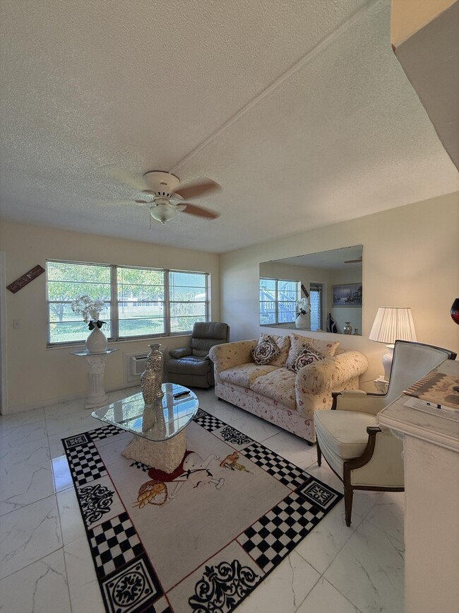 352 Sheffield O in West Palm Beach, FL - Building Photo - Building Photo