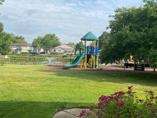 326 Plumwood Ln in Vernon Hills, IL - Building Photo - Building Photo