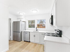 110 Eastbrook Ln in Willingboro, NJ - Building Photo - Building Photo