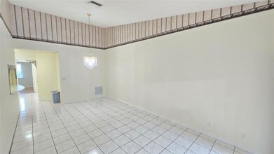 4915 SW 32nd Ave in Fort Lauderdale, FL - Building Photo - Building Photo