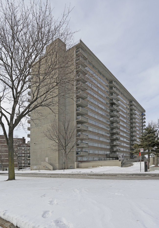 Village Grand in Montréal, QC - Building Photo - Building Photo