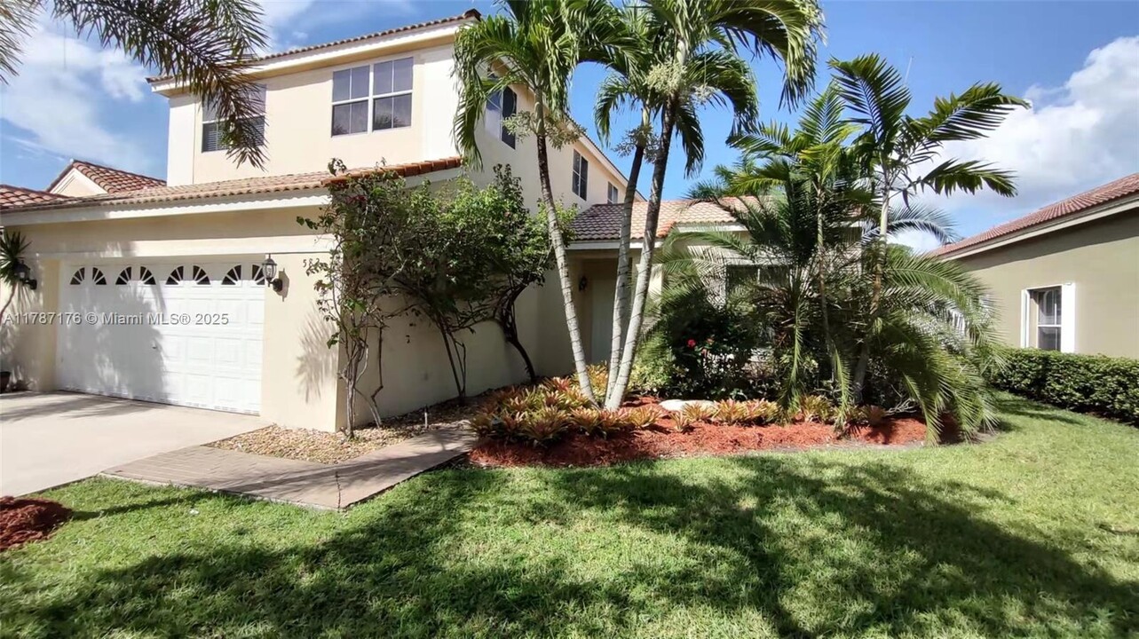 582 Carrington Ln in Weston, FL - Foto de edificio