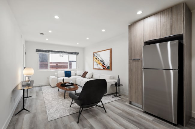 2034 S Garth Ave in Los Angeles, CA - Building Photo - Building Photo