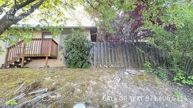 1214 SE Kane Dr in Gresham, OR - Building Photo - Building Photo