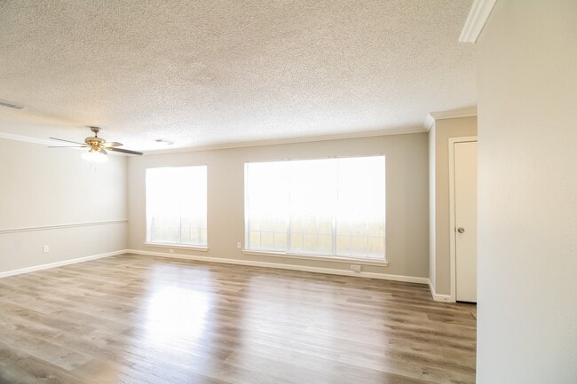 property at 1806 Courtside Pl Dr