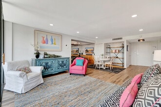 3589 S Ocean Blvd in South Palm Beach, FL - Foto de edificio - Building Photo