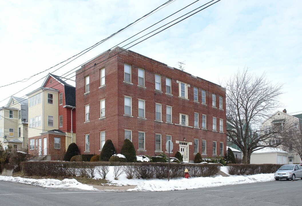 109-110 George St in Hartford, CT - Foto de edificio