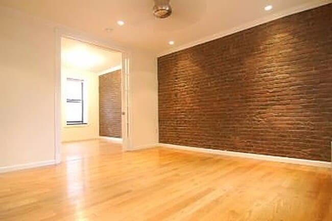 Upper Carnegie Hill adj, Close to E.96th Q: E 100th St btw 2nd/1st Ave 3BR, Elevator, W/D, SS App...