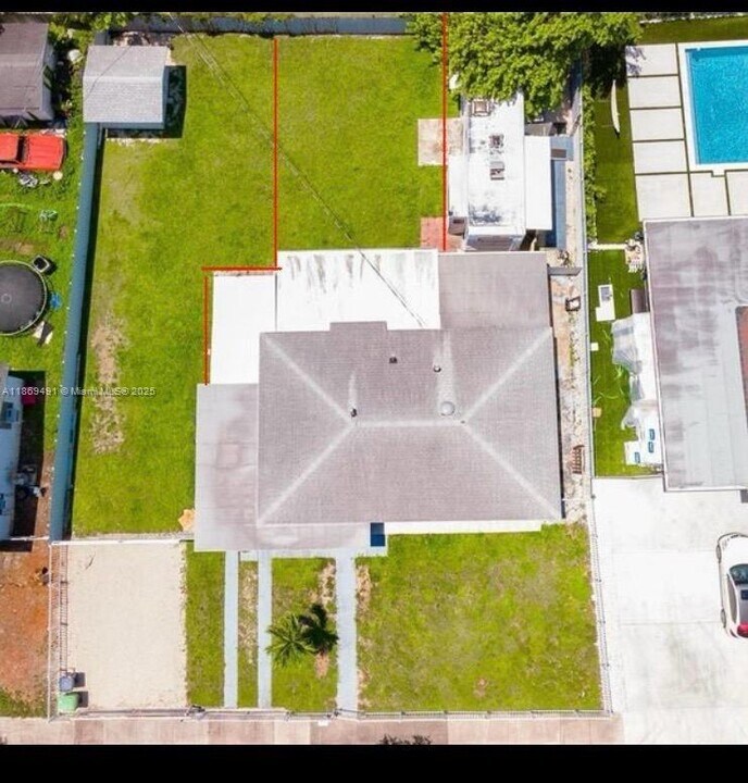 9915 Nicaragua Dr in Cutler Bay, FL - Building Photo
