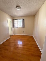 1314-1318 W 94th St in Los Angeles, CA - Building Photo