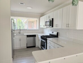 11 Montoya Dr in Branford, CT - Building Photo - Building Photo