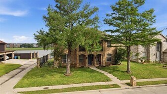 3705 Menard Dr in Carrollton, TX - Building Photo
