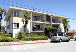 Linden Manor in San Bruno, CA - Building Photo - Building Photo