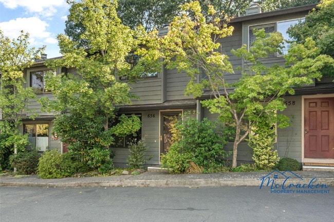 656 E Main St in Ashland, OR - Building Photo - Building Photo