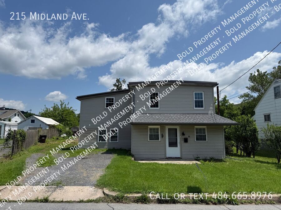 215 Midland Ave in Reading, PA - Building Photo