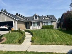 5886 W Menlo Ave in Fresno, CA - Building Photo