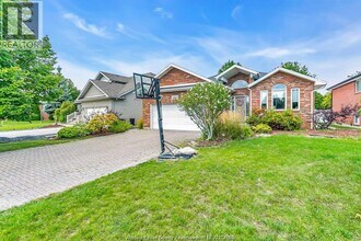 4906 Southwood Lakes Blvd in Windsor, ON - Building Photo - Building Photo