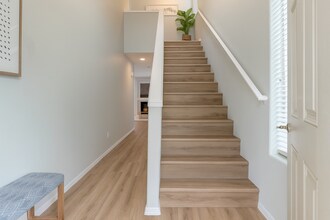 5175 NE Schoeler Cir in Hillsboro, OR - Building Photo - Building Photo