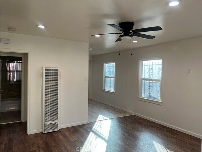 3734 W Imperial Hwy in Inglewood, CA - Foto de edificio - Building Photo