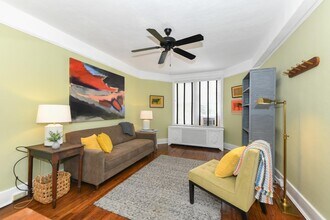 828 N Elm St in Greensboro, NC - Building Photo - Building Photo