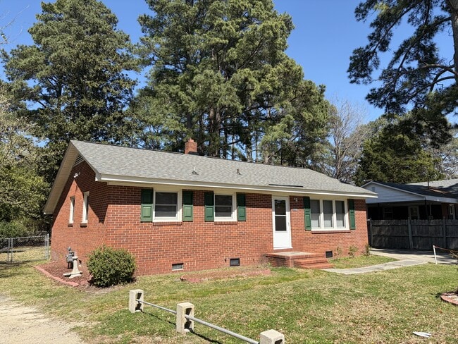 1008 W Arlington Blvd in Greenville, NC - Building Photo - Building Photo