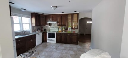 2520 Madison Ave in Bridgeport, CT - Foto de edificio - Building Photo