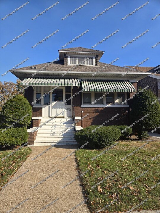 2033 Wespark Ave in Whiting, IN - Building Photo