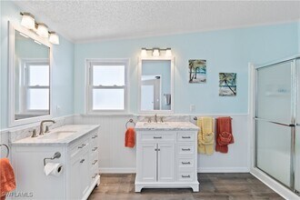3006 Skipper Ln in Saint James City, FL - Foto de edificio - Building Photo