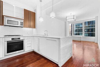 2 Water St in New York, NY - Building Photo - Building Photo