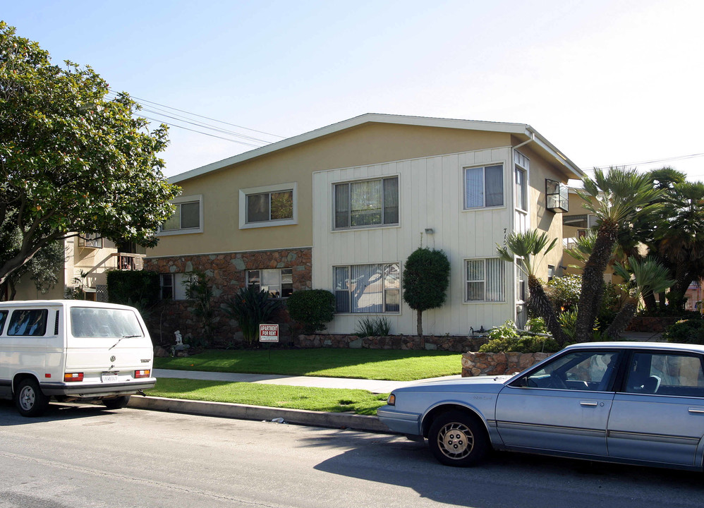 7150 W 85th St in Los Angeles, CA - Building Photo