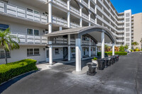 Town Shores of Gulport in Gulfport, FL - Building Photo - Building Photo