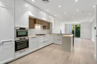 69 Walnut St, Unit 2 in Brookline, MA - Building Photo - Building Photo
