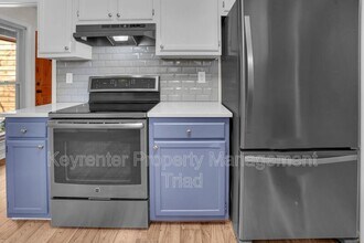 5110 N Oaks Dr in Greensboro, NC - Building Photo - Building Photo