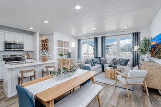 1566 N Summer Spgs Cv in Spanish Fork, UT - Foto de edificio - Building Photo