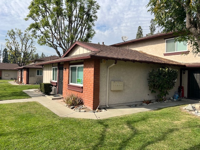 1055 W Calle de las Estrellas, Unit 1 in Azusa, CA - Foto de edificio - Building Photo