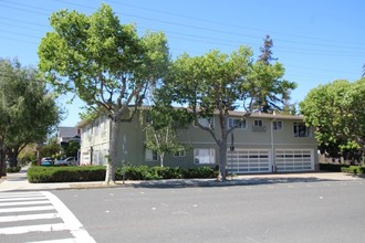 2 Arundel Rd in Burlingame, CA - Building Photo - Building Photo