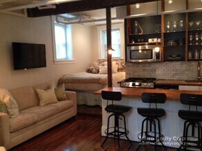 52 Gibbs St, Unit 3 in Brookline, MA - Building Photo - Building Photo