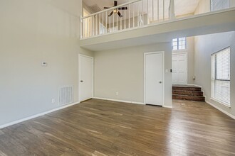 1322 Jasmine Dr in Lewisville, TX - Foto de edificio - Building Photo