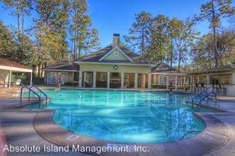 380 Marshland Rd in Hilton Head Island, SC - Foto de edificio - Building Photo