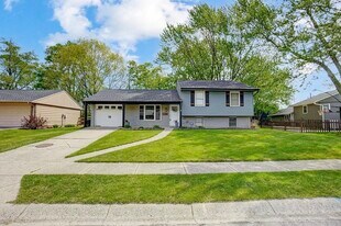 410 Evergreen Dr in Springboro, OH - Building Photo