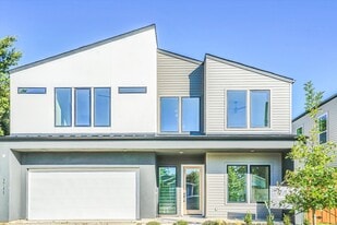 1711 Nomas St in Dallas, TX - Building Photo