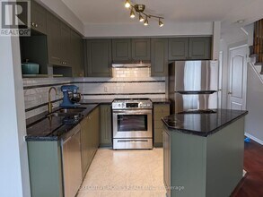 5530 Glen Erin Dr in Mississauga, ON - Building Photo - Building Photo