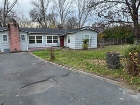 2628 New Hope Rd in Grants Pass, OR - Building Photo