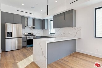 1436 Edgecliffe Dr in Los Angeles, CA - Building Photo - Building Photo