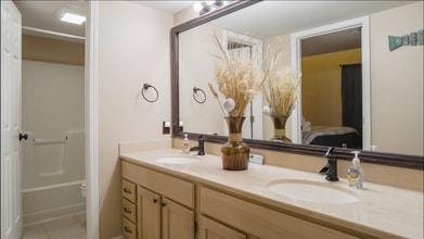 420 Fall Creek Dr, Unit #9-10 in Branson, MO - Foto de edificio - Building Photo