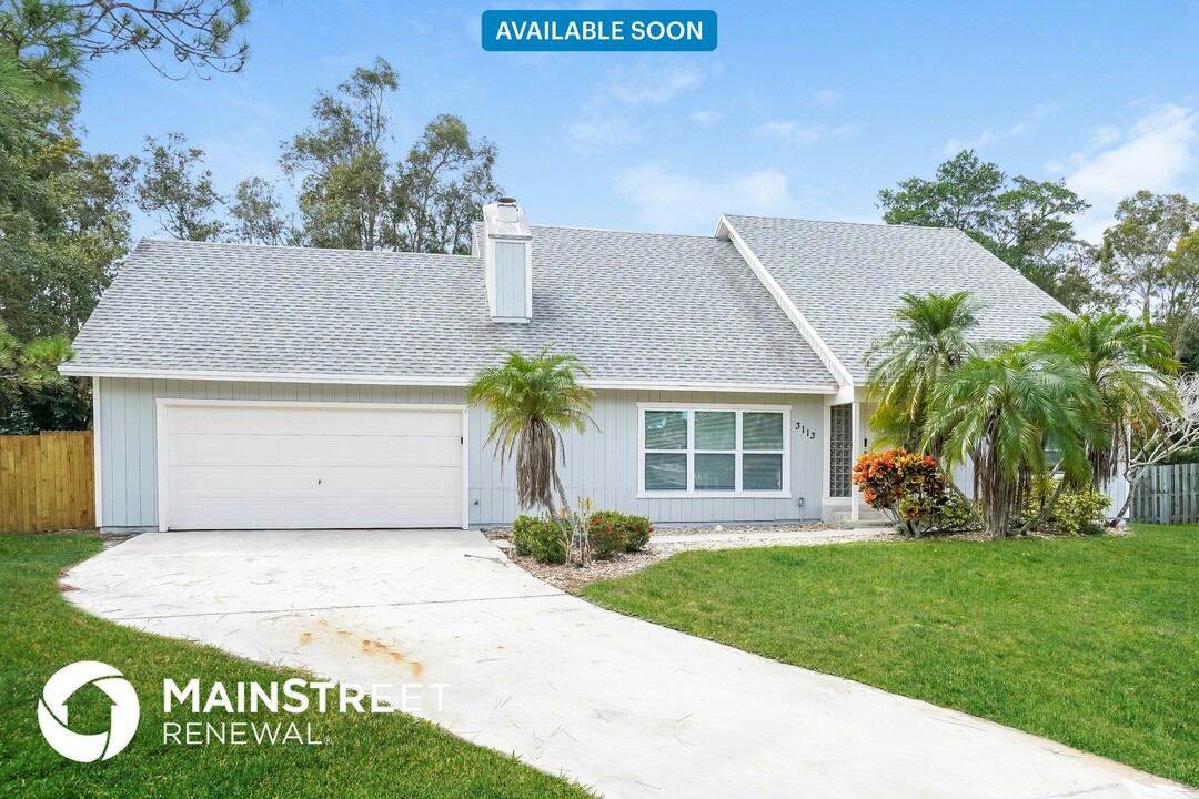 3113 SE Quanset Cir in Stuart, FL - Building Photo