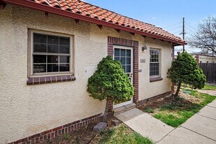 1416 Ivy St in Denver, CO - Building Photo